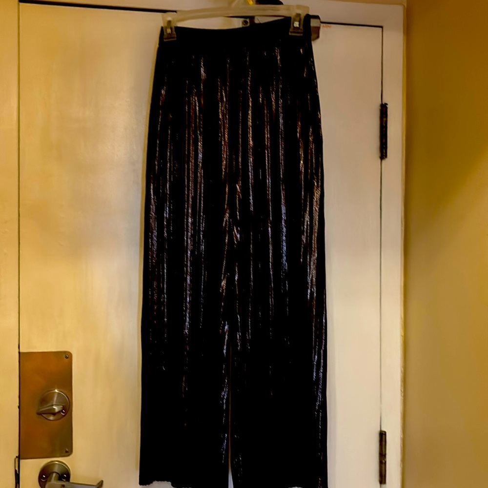 Pleated wide leg pants, silver, elastic waist, size XXS-S, Dynamite